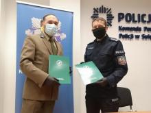 Nadleśnictwo Sulęcin wspólnie z Komendą Powiatową Policji w Sulęcinie podpisało list intencyjny o nawiązaniu współpracy by edukować